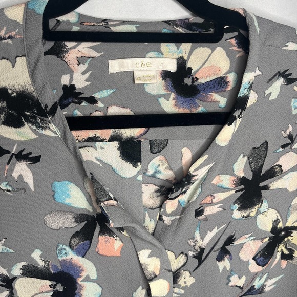 c&e Gray Floral Blouse 3/4 Sleeve, Size M, EUC - Picture 3 of 8